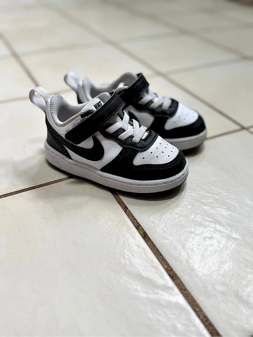 Nike Court Borough Low 2 Sneakers Black & White Boys US 6C - Picture 3 of 14